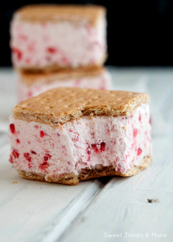 Raspberry Greek Yogurt Ice Cream Sandwiches