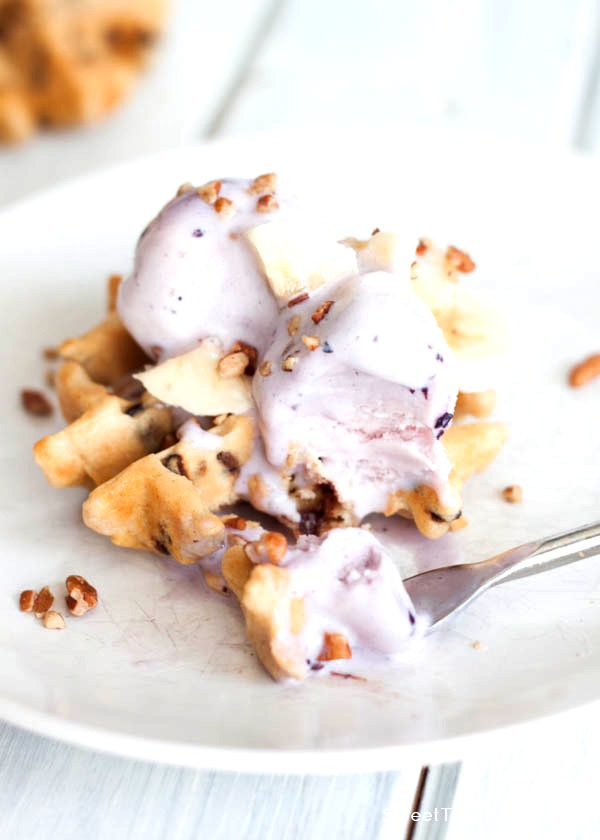 Mini Blueberry Frozen Yogurt Waffle Sundaes