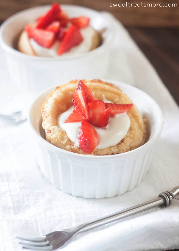 Dutch Baby Pancakes with Brown-Sugar Greek Yogurt and Strawberries