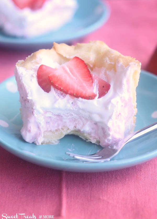 Strawberry Cream Eclair Cake