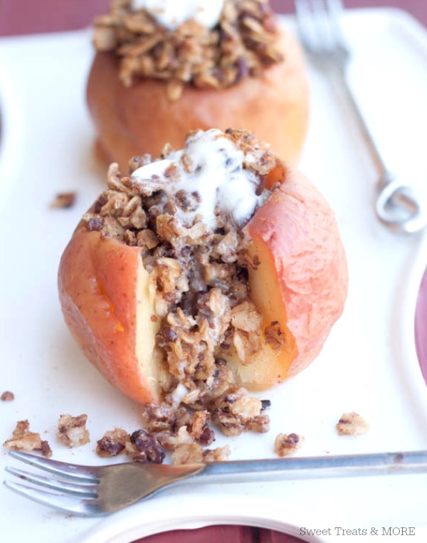 Oatmeal Streusel Baked Apples