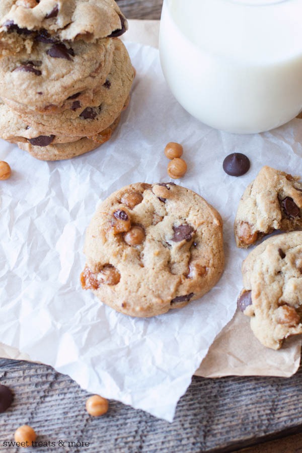 salted caramel dark chocolate chip cookies