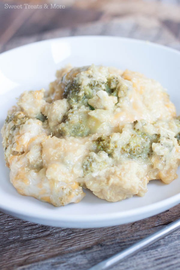 Slow Cooker Cheesy Chicken & Broccoli Quinoa