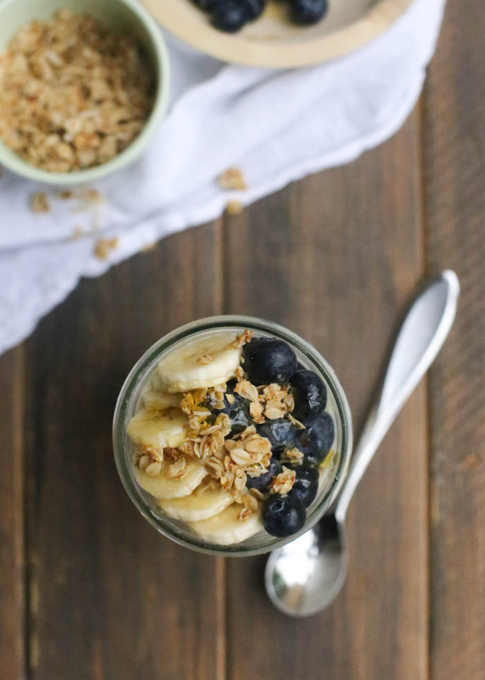 Peanut Butter & Honey Overnight Oats with Bananas, Blueberries & Granola